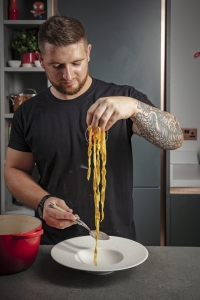 Dineindulge chef plating spaghetti 